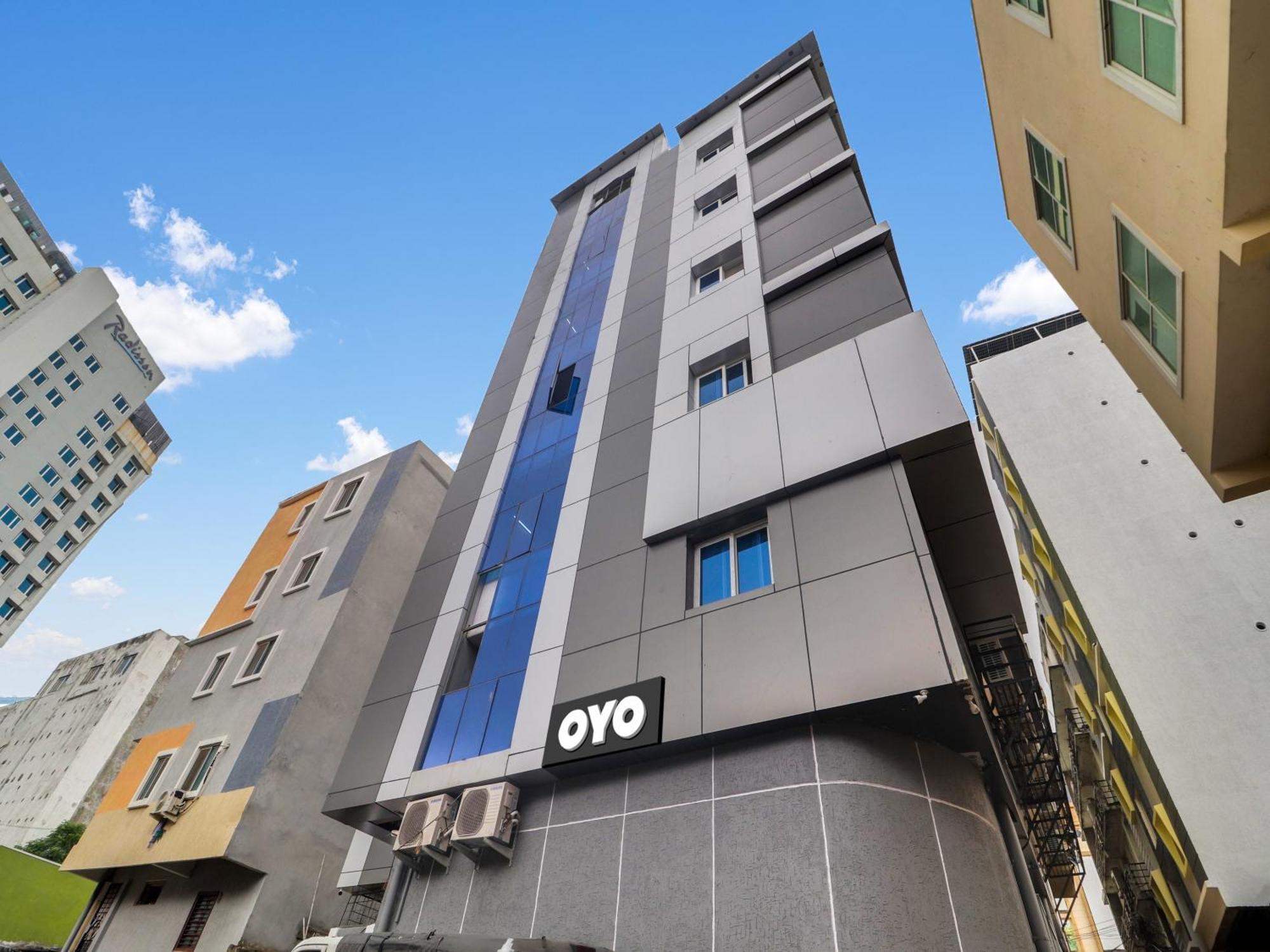 Hotel O Red Stone Hotels Hyderabad Eksteriør billede