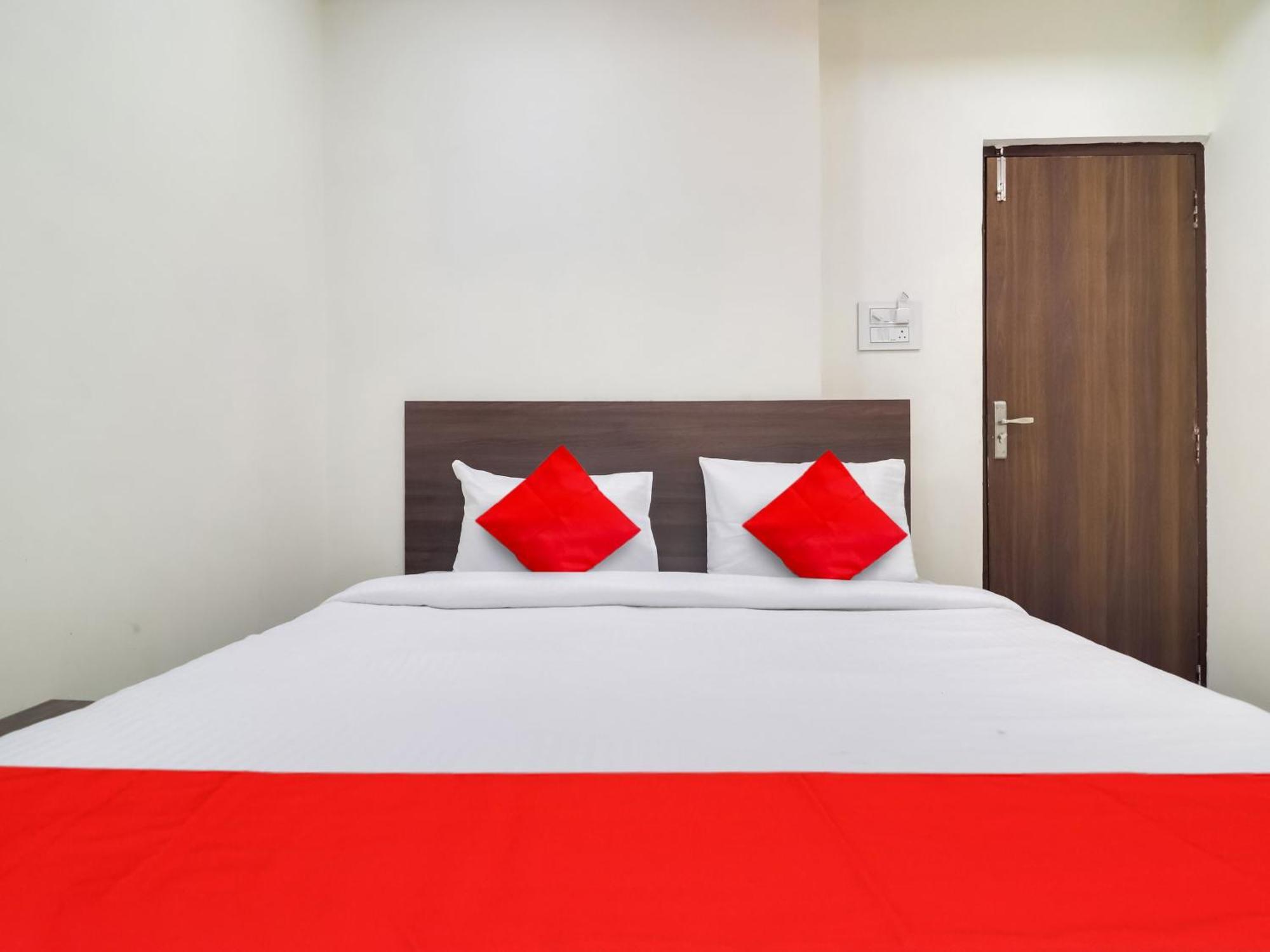 Hotel O Red Stone Hotels Hyderabad Eksteriør billede