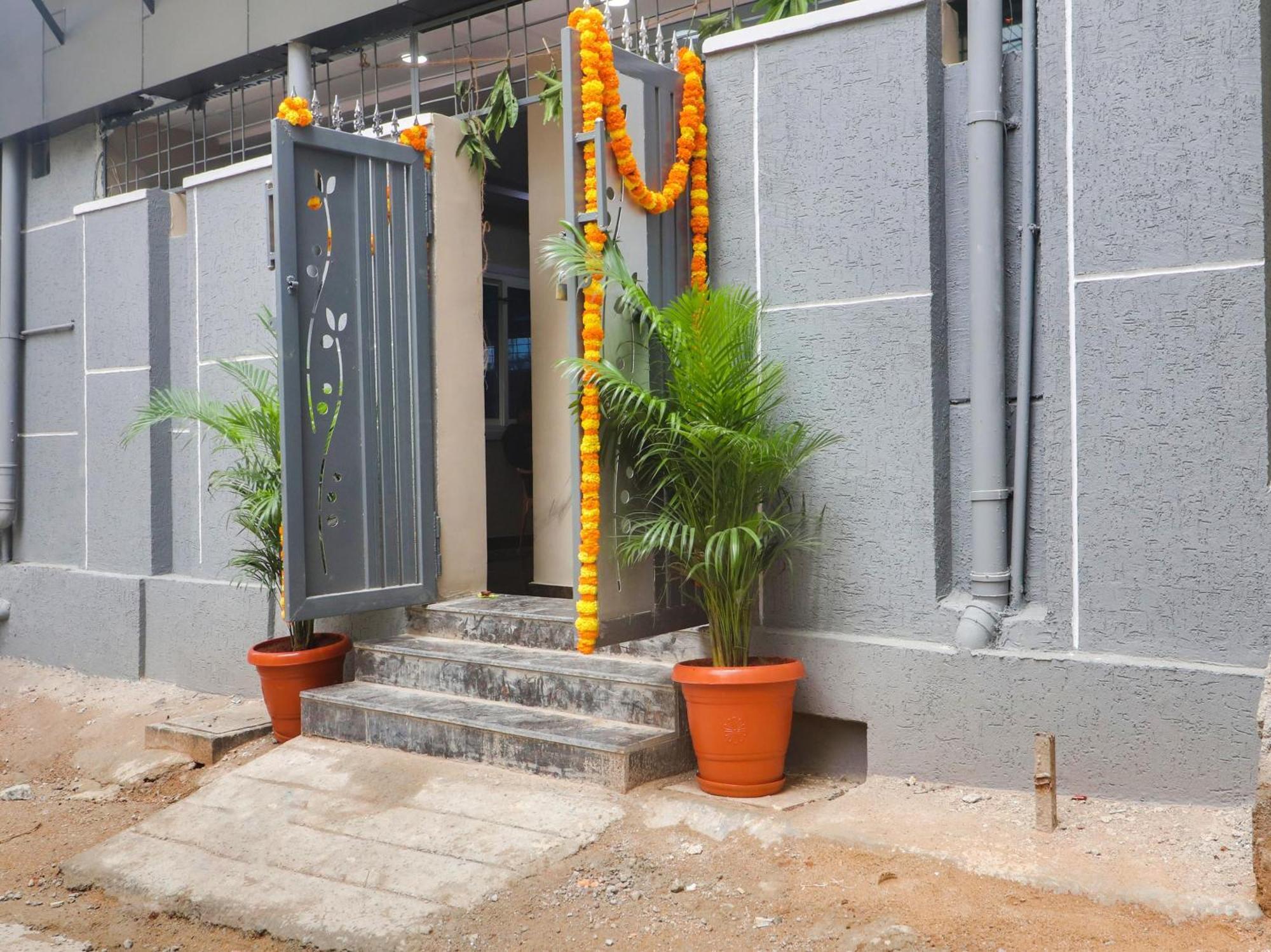 Hotel O Red Stone Hotels Hyderabad Eksteriør billede