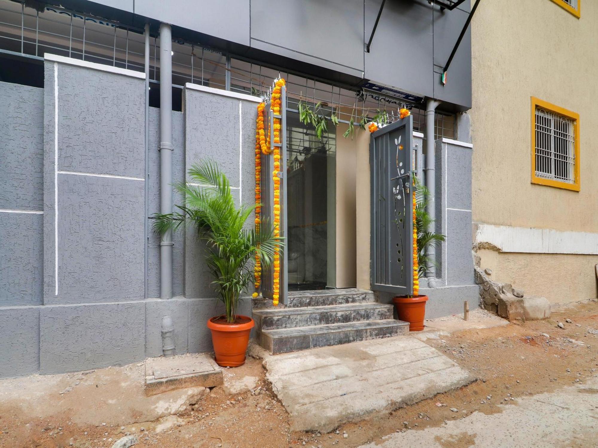 Hotel O Red Stone Hotels Hyderabad Eksteriør billede