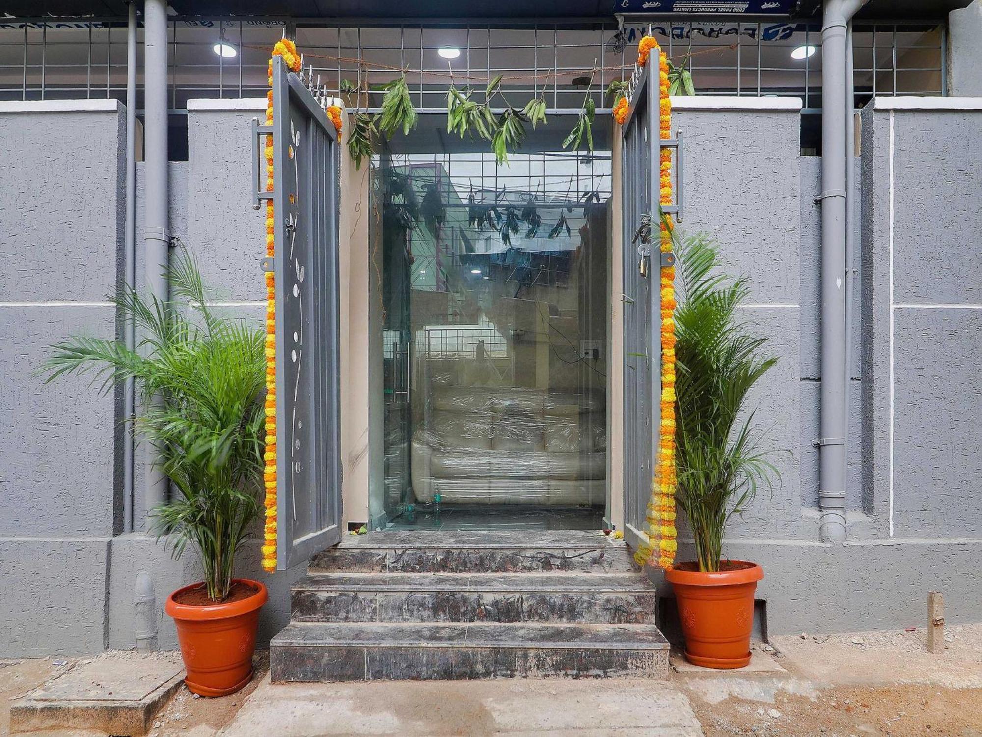 Hotel O Red Stone Hotels Hyderabad Eksteriør billede